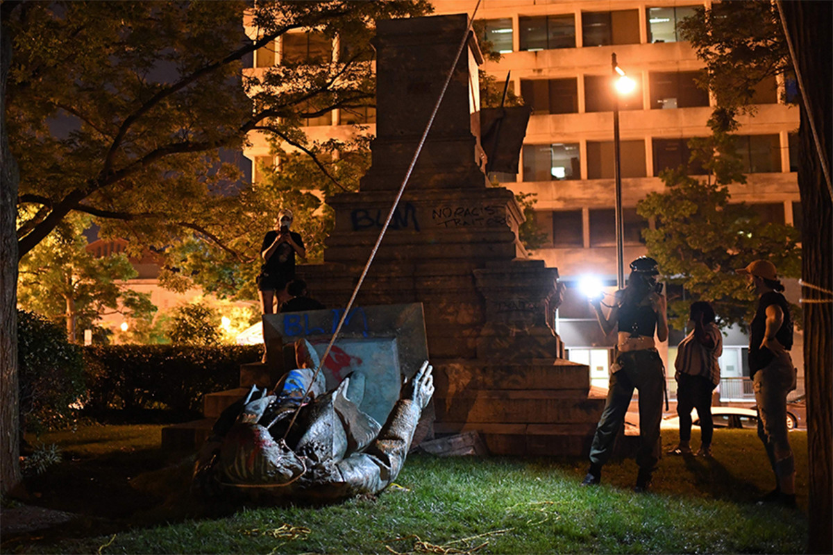 DC protesters topple, torch confederate statue on Juneteenth