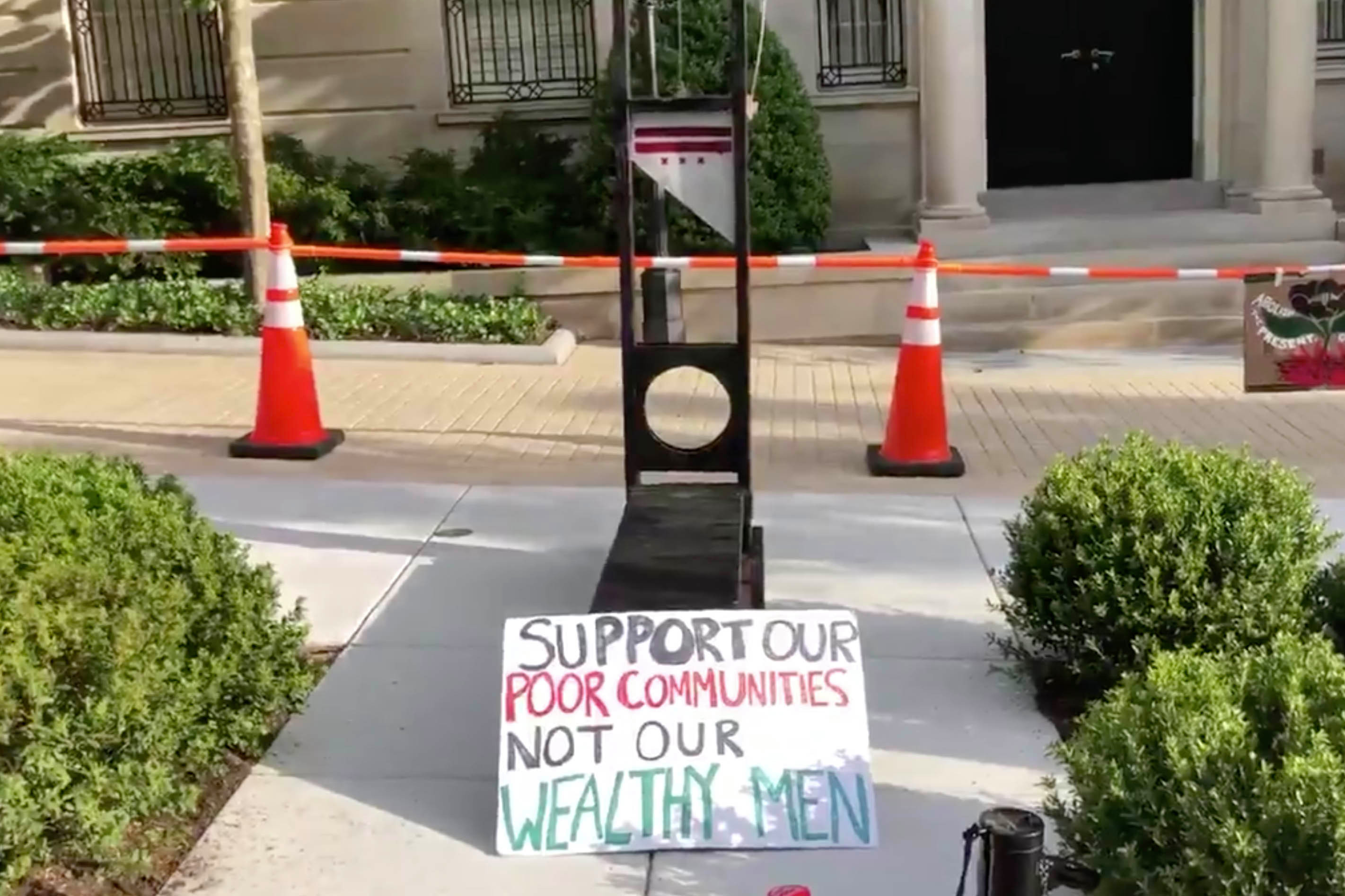 Protesters Established Up Guillotine In Front Of Jeff Bezos Dc Dwelling