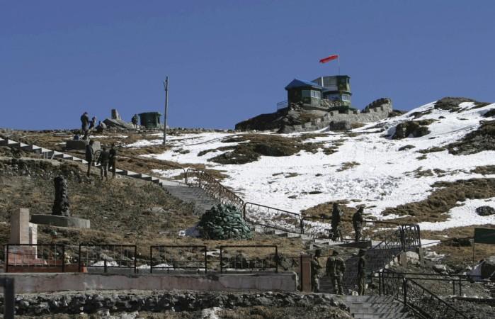 Indian army soldiers are seen after a snowfall at the India-China trade route at Nathu-La, 55 km (34 miles) north of Gangtok, capital of Indian state of Sikkim, January 17, 2009