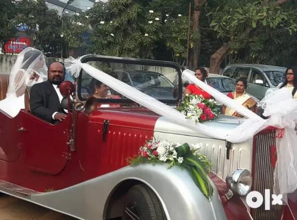 A classic car replica being used as a wedding car