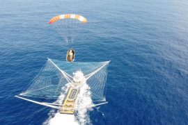 Watch SpaceX boat catch falling payload fairing in giant net (video)