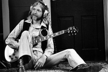 SHEFFIELD, AL - SEPTEMBER 23: Guitarist Duane Allman of the Southern rock group the 'Allman Brothers' holds his Gibson Les Paul electric guitar at Muscle Shoals Studios on September 23, 1969 in Sheffield, Alabama. (Photo by Michael Ochs Archives/Getty Images)
