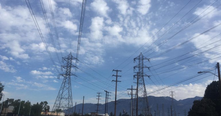 Extreme heat hits California, spurring rolling power outages for first time since 2011