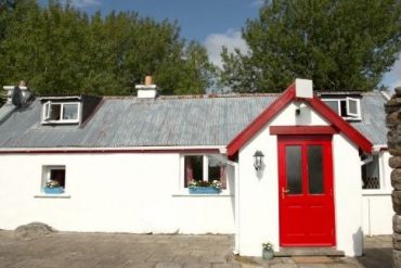 Woman who won ‘dream’ Mayo cottage for €50 looks forward to remote working