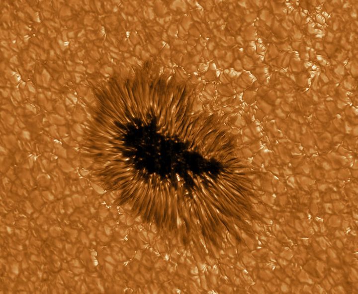 Image courtesy of Solar Telescope, Look at a Sunlight