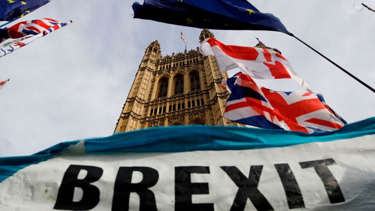 Topshot - A pro-Brexit banner can be seen outside the houses of Parliament in London on October 30, 2019.  - Britain's political leaders tested the election pitches today after Parliament backed Prime Minister Boris Johnson's pre-auction.  -Christmas vote aims to end the Brissit crisis.  (Tolga AKMen / AFP Photo) (Tolga AKM / AFP Photo via Getty Images)