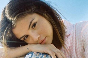 Selena Gomez reveals that she is under pressure to dress provocatively in music videos