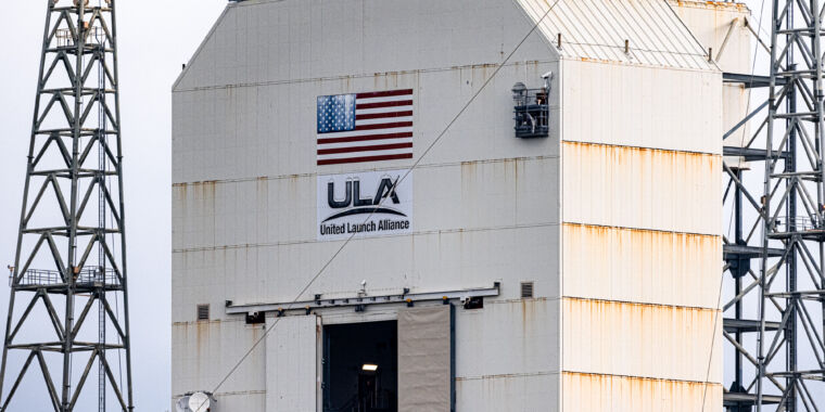 Delta IV heavy rocket delayed again, raising concerns about aging infrastructure