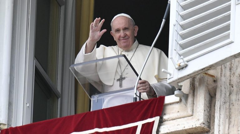 Pope of Angeles: God calls everyone, always