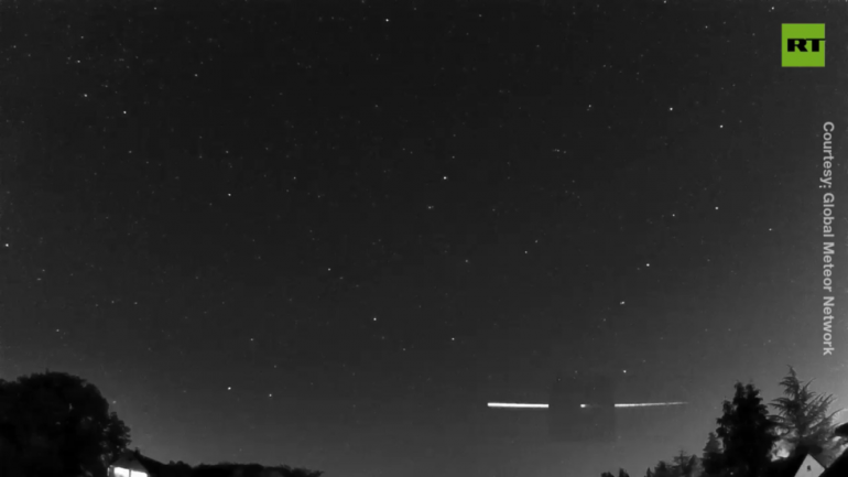 Rare 'Earthgrasser' meteorite returns Earth's atmosphere to space - RT World News