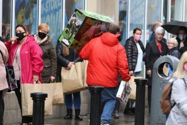 Corona virus latest: Dublin panic as shops line up six weeks before closure