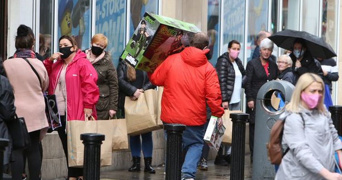 Corona virus latest: Dublin panic as shops line up six weeks before closure

