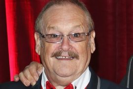 Comic Bobby Ball dies at 76 after being diagnosed with Kovid-19