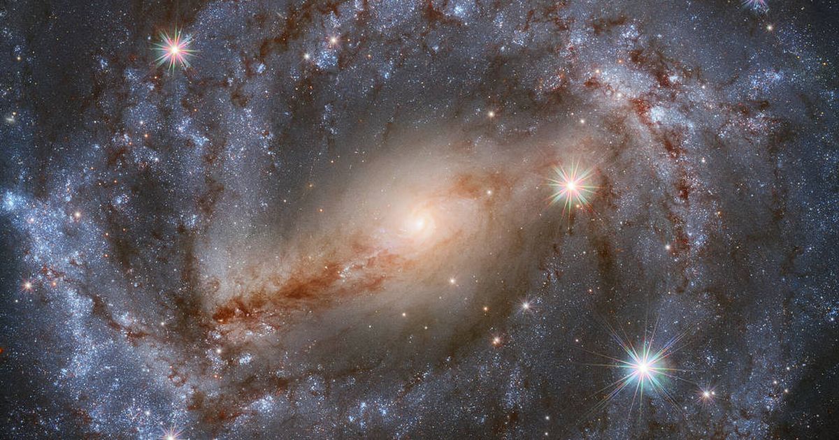 The Hubble Space Telescope stared at this magnificent galaxy for nine hours

