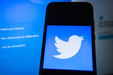 Twitter service re-established after global blockade