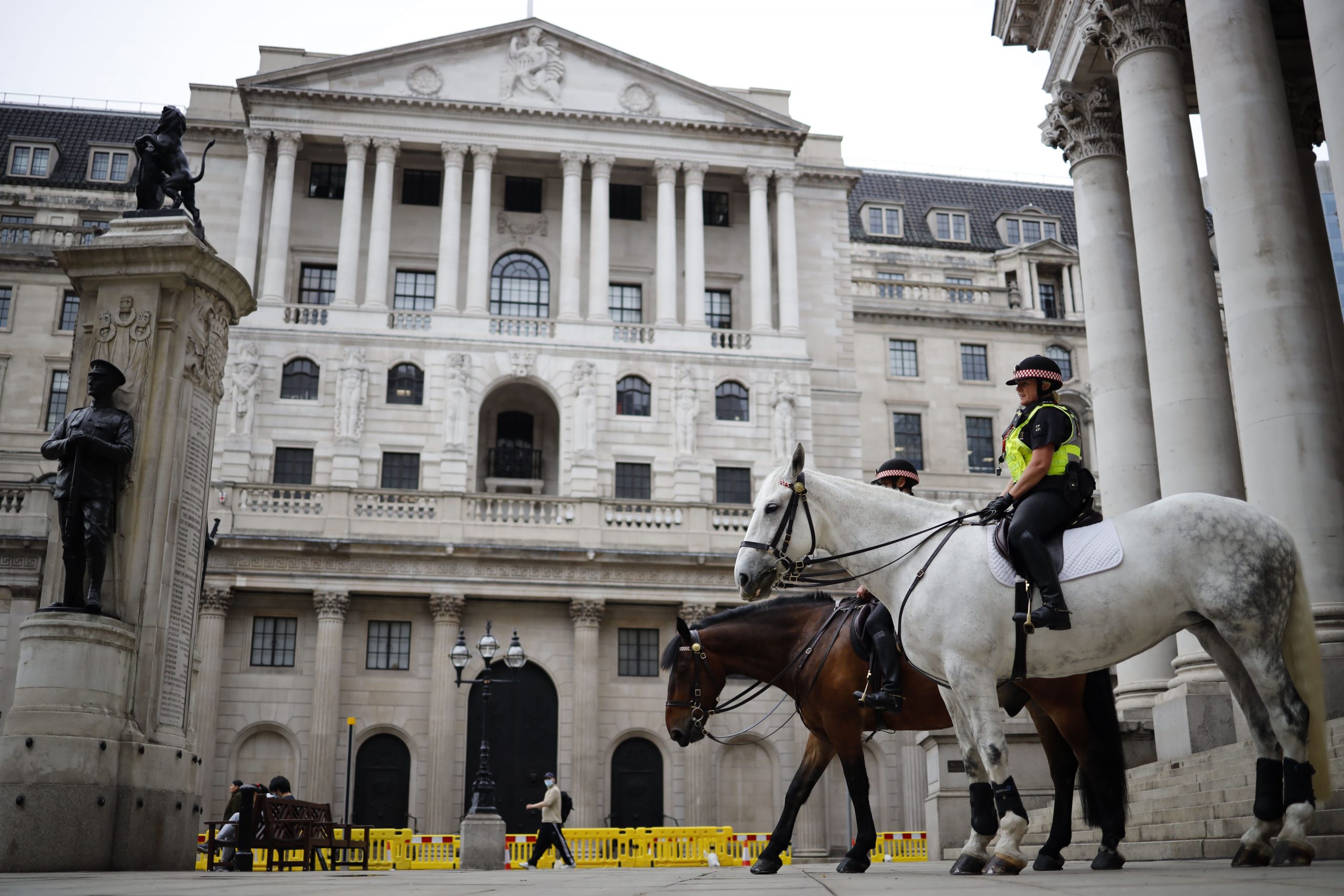 Bank of England maintains rates as new corona virus lockdowns begin


