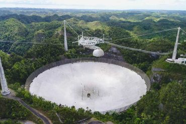 Failure of the second cable causes further damage to the Arecibo Observatory