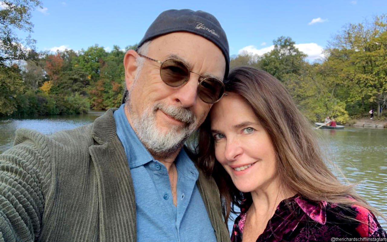 Richard Schiff and Sheila Kelly decide to be healthy again after being diagnosed with COVID-19