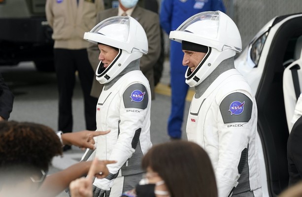 SpaceX capsule with four astronauts successfully arrives at International Space Station