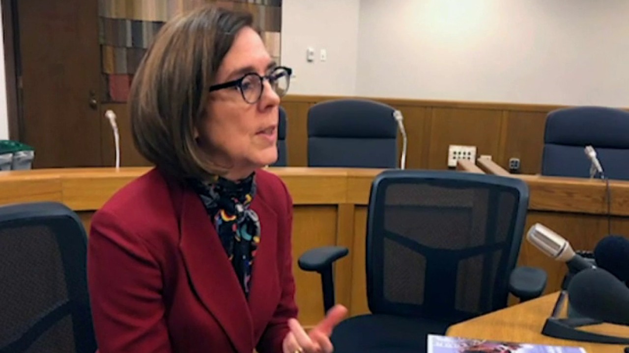 The Oregon governor tells employees to call police for people violating COVID regulations

