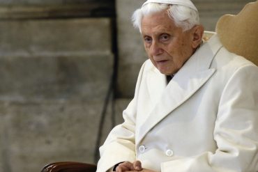 Benedikt XVI. bei einer Veranstaltung im Vatikan.