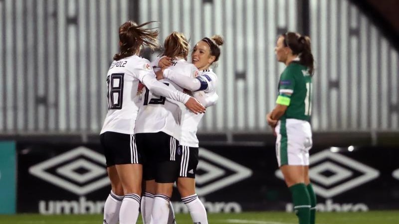 Soccer - European Championship Qualification - DFB women beat Ireland at the end of the sport

