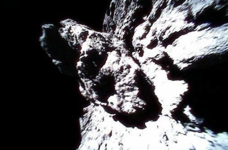 Penampakan asteroid Ryugu. (twitter/haya2e_jaxa)