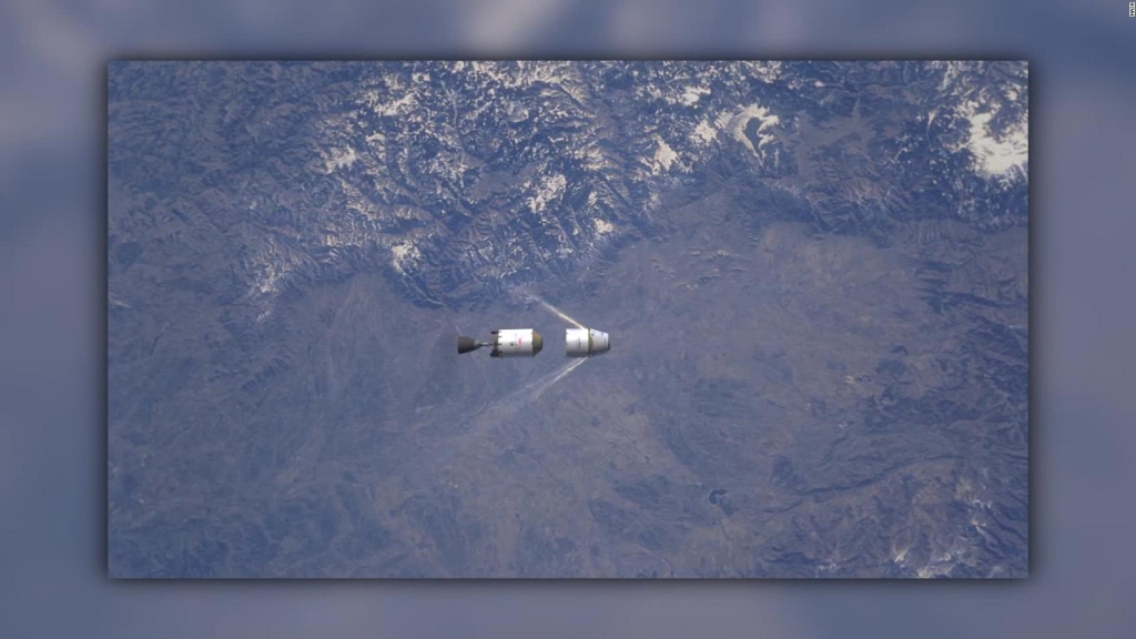 SpaceX Dragon returns from space