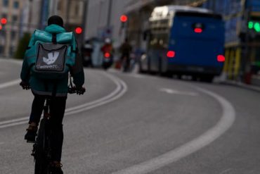 A Barcelona court has ruled that 748 Delivero riders are not self-employed but have employee ties to the company.