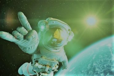 Al Masri Light / How do astronauts bathe during their journey ?: A tough challenge