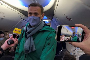 Russian police arrest rival Alexei Navalny at Moscow airport  The world