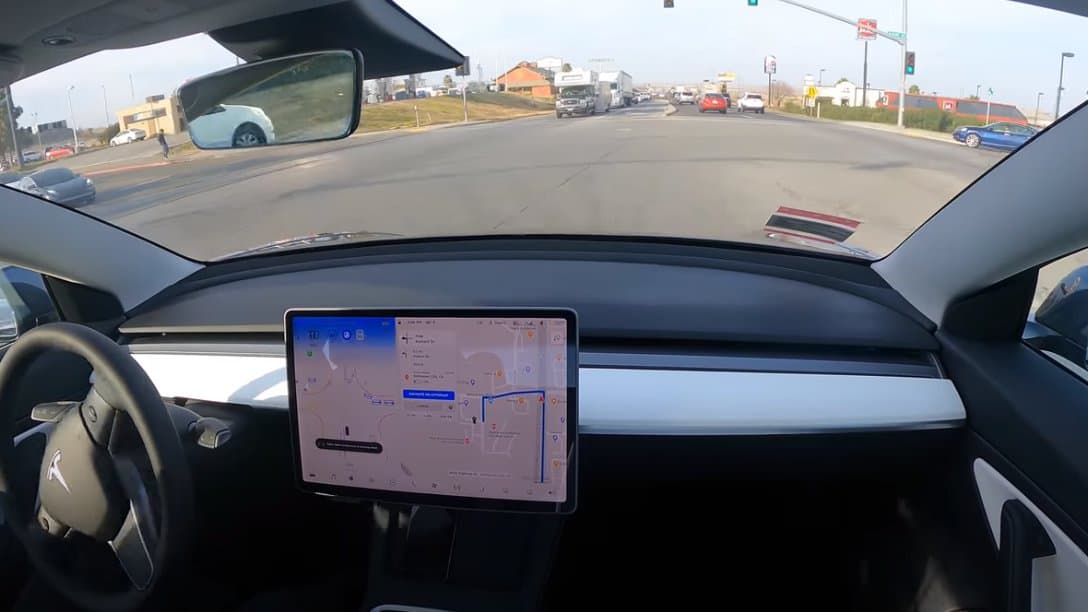 The Tesla travels 576 km without touching the steering wheel

