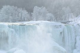 Canada: Stunning photos of cold snap frozen Niagara Falls