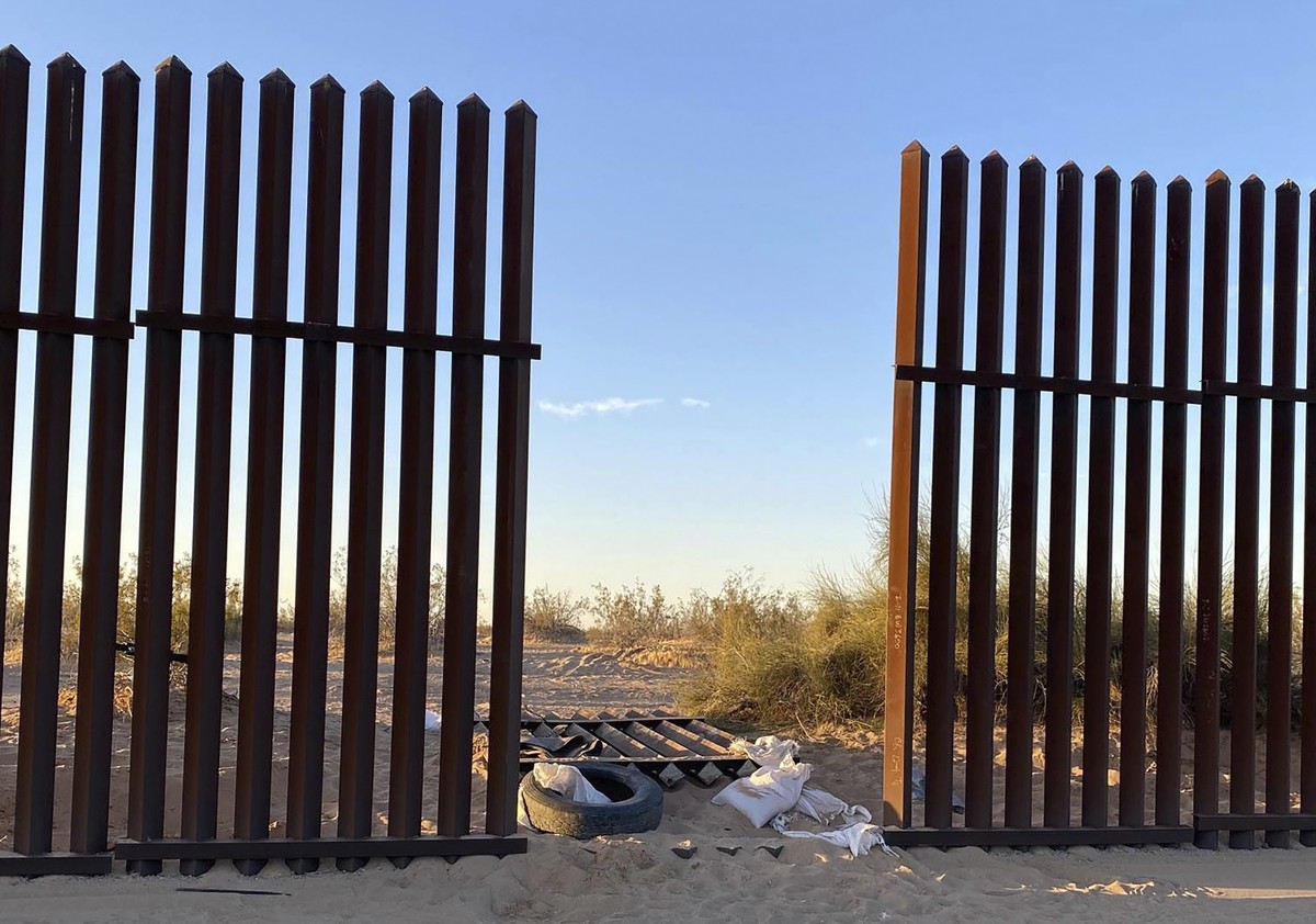   In the USA, a truck collided with a SUV and passed through a fence hole on the border;  13 dead |  The world

