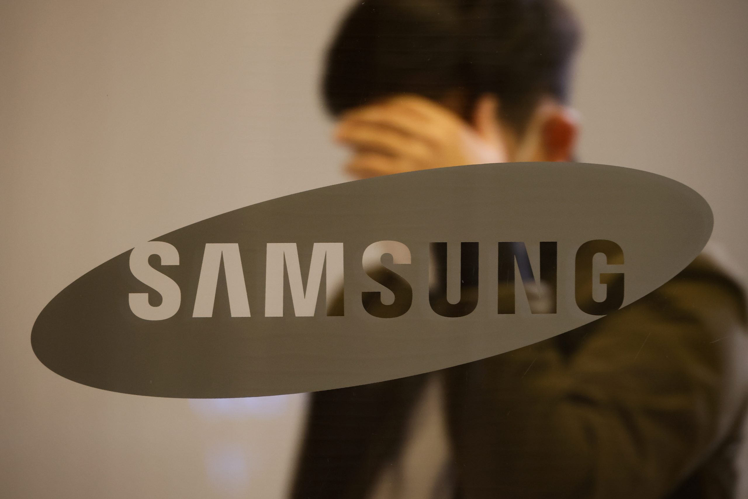 Dex ... Samsung platform converts a mobile phone into a home computer

