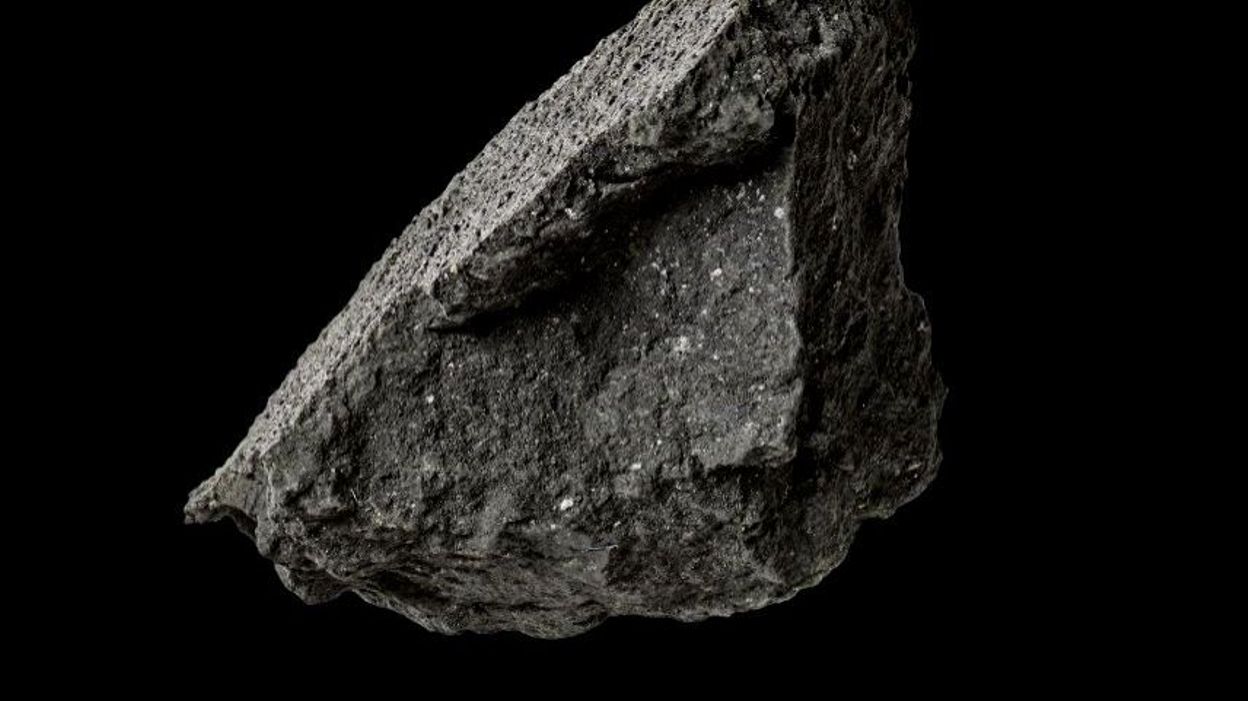 Rare meteorite found in England may contain information about the formation of life

