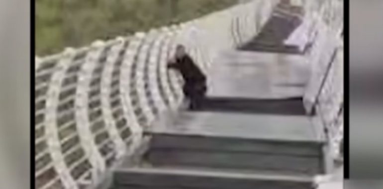 Video: A glass bridge collapses and a man is trapped 100 meters high