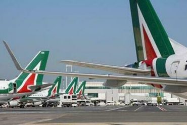 Alitalia paid April's salary twice, tomorrow and Tuesday.  Westager: "Avoid irrevocable choices"