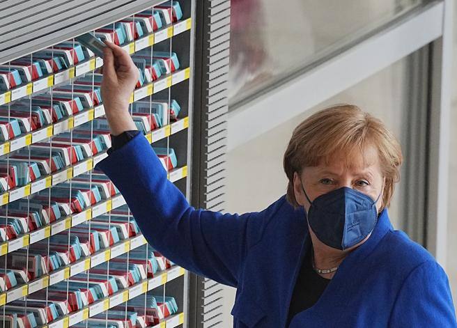 Anti-Kovid vaccine patents, Merkel Biden line hijacked and biotech-courier.it heads call