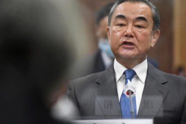 China invites four EU ministers to end ranks
