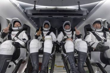"Difficult Breath", "Unique Experience" ... Crew Dragon's Astronauts Return to Earth