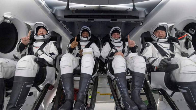 Four astronauts describe their return to Earth using SpaceX
