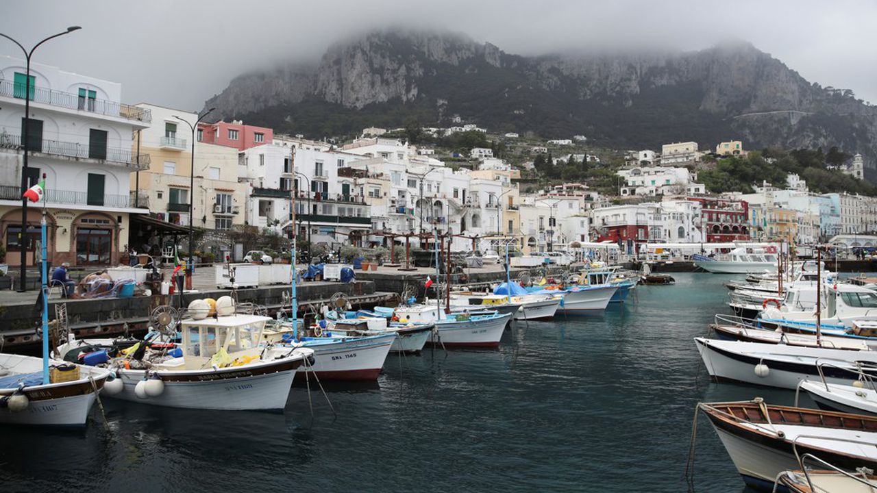 La Marina Grande, port principal de l'île de Capri.