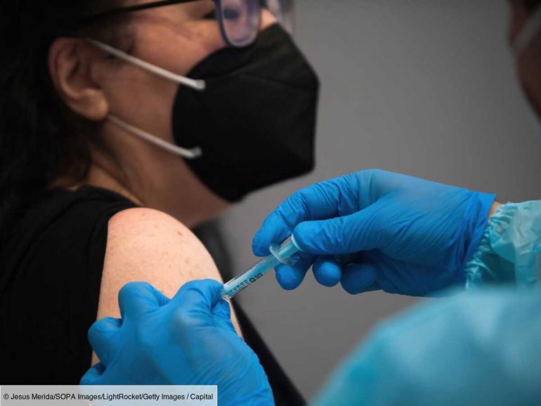 This country will pay its citizens to pay for vaccinations