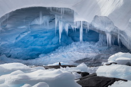 بعثة ناسا تحدد اكتشافا مخفيا تحت جليد القارة القطبية الجنوبية!