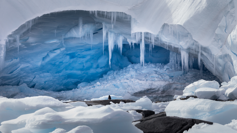 بعثة ناسا تحدد اكتشافا مخفيا تحت جليد القارة القطبية الجنوبية!