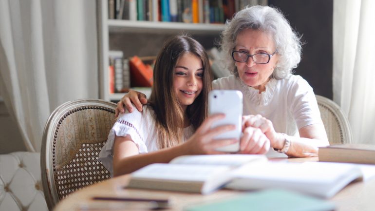 Digital partitioning: Experts encourage grandparents to open up and grandchildren to wait patiently