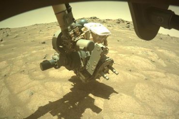NASA rover explores the "garden floor" at the bottom of Lake Mars