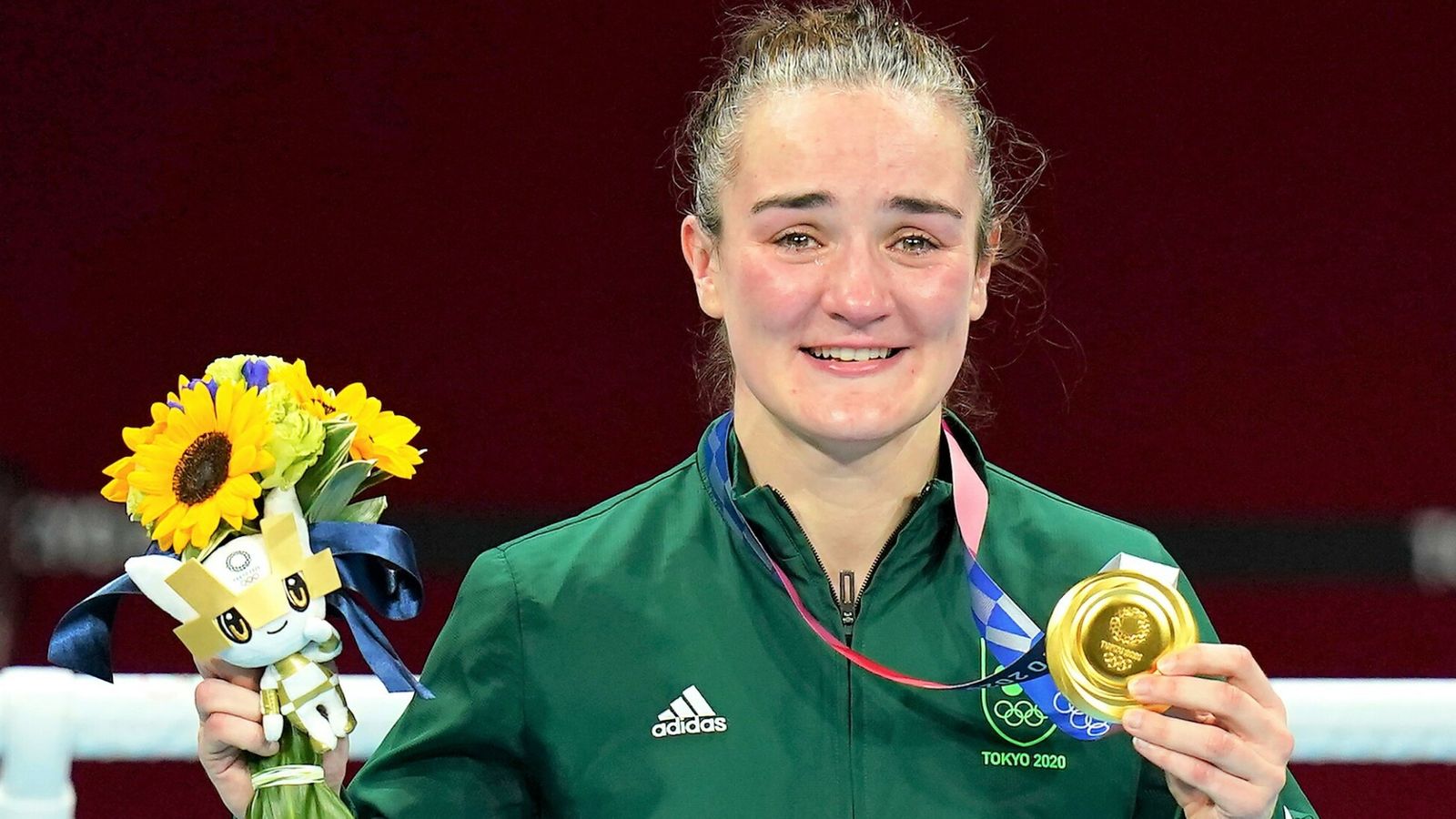 Kelly Harrington won the Olympic gold medal for Ireland, beating Beatrice Ferreira do Brazil, imitating Katie Taylor.

