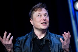 Elon Musk begins the race for humanoid machines